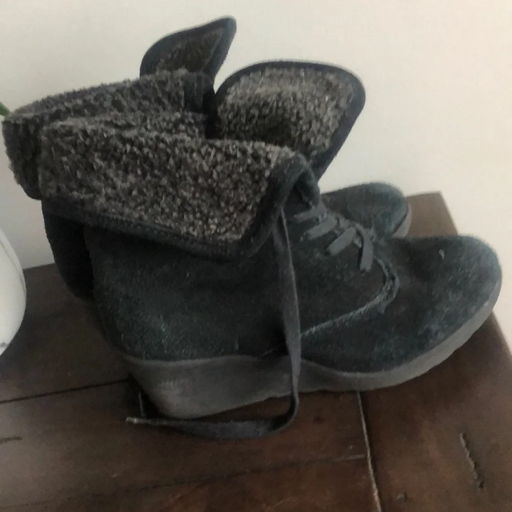 White mountain black suede KoKo boots